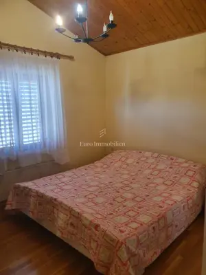 Kuća u Labinu, 3 stambene jedinice i garaža - 13