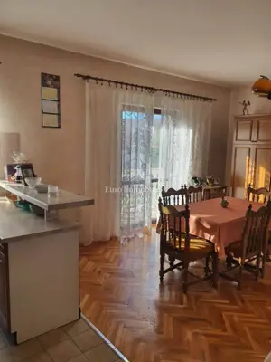 Kuća u Labinu, 3 stambene jedinice i garaža - 3