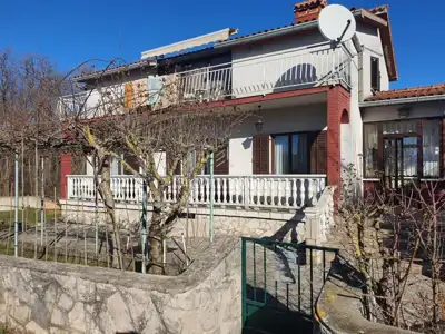 Kuća u Labinu, 3 stambene jedinice i garaža
