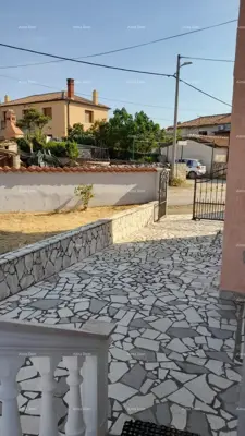 Kuća u Ližnjanu, vrt i pogled na more - 3