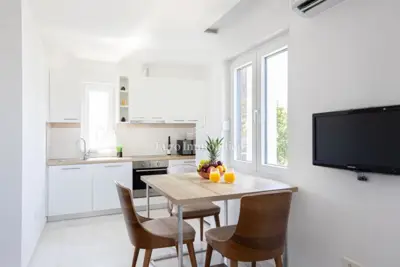 Prostrani penthouse u drugom redu do mora - otok Pag - 9