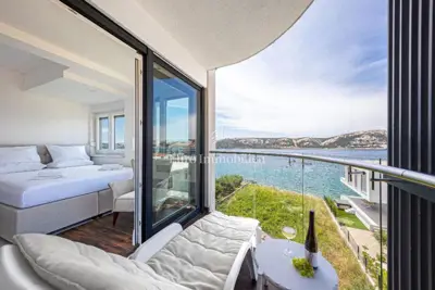 Prostrani penthouse u drugom redu do mora - otok Pag