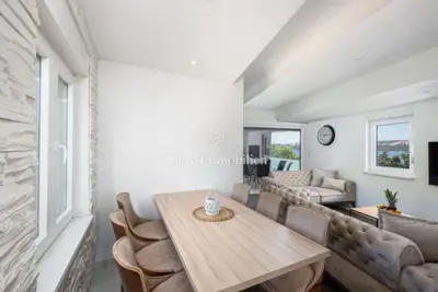 Prostrani penthouse u drugom redu do mora - otok Pag - 13