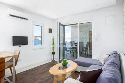 Prostrani penthouse u drugom redu do mora - otok Pag - 6