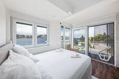 Prostrani penthouse u drugom redu do mora - otok Pag - 17