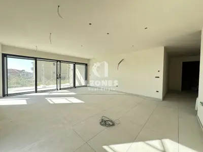 Wohnung 105 m², Novigrad - Hof 150 m² und Parkplatz - 6
