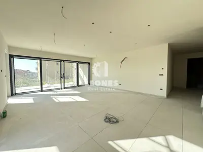 Wohnung 105 m², Novigrad - Hof 150 m² und Parkplatz - 5