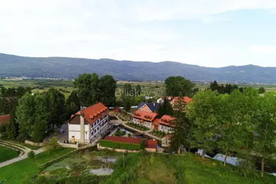 Hotel 1 673 m², Ličko Lešće, uz Gacku i prirodu - 3