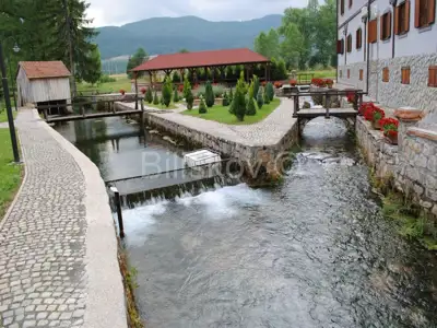 Hotel 1 673 m², Ličko Lešće, uz Gacku i prirodu - 8