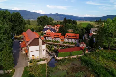 Hotel 1 673 m², Ličko Lešće, uz Gacku i prirodu - 7