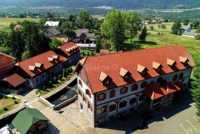 Hotel 1 673 m², Ličko Lešće, uz Gacku i prirodu - 2