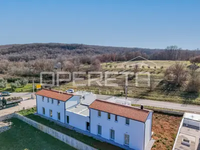 House for sale in Momjan, 231 m²