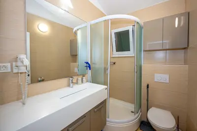 Opremljena apartmanska kuća s pogledom na more - 11