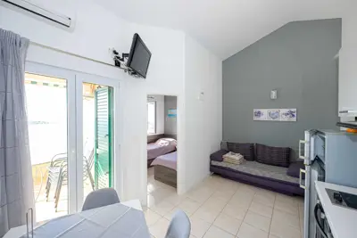 Opremljena apartmanska kuća s pogledom na more - 13