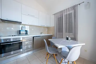 Opremljena apartmanska kuća s pogledom na more - 12