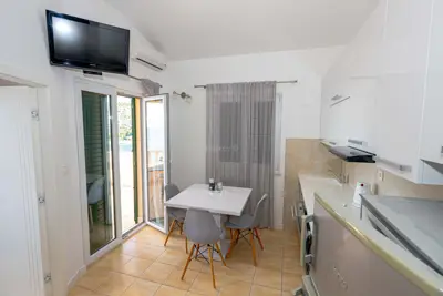 Opremljena apartmanska kuća s pogledom na more - 9