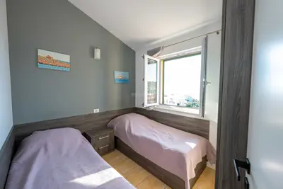 Opremljena apartmanska kuća s pogledom na more - 8