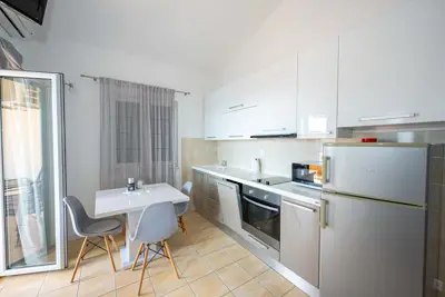 Opremljena apartmanska kuća s pogledom na more - 7
