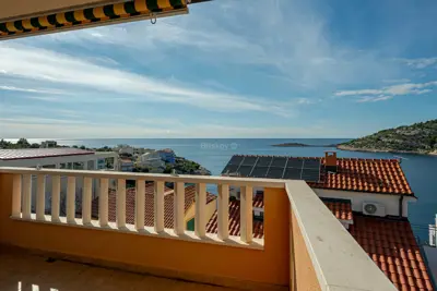 Opremljena apartmanska kuća s pogledom na more - 4