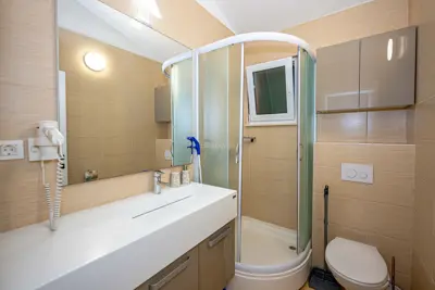 Opremljena apartmanska kuća s pogledom na more - 11