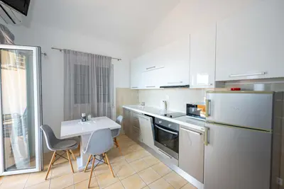 Opremljena apartmanska kuća s pogledom na more - 7