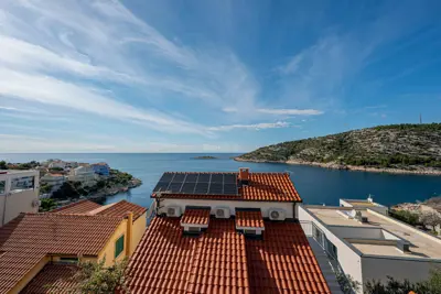 Opremljena apartmanska kuća s pogledom na more - 3
