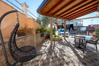 Opremljena apartmanska kuća s pogledom na more - 17