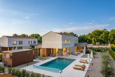 Haus zum Kauf in Labin, 283 m²