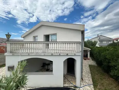 Kuća 290 m², Pag - centar, 6 spavaćih soba - 2