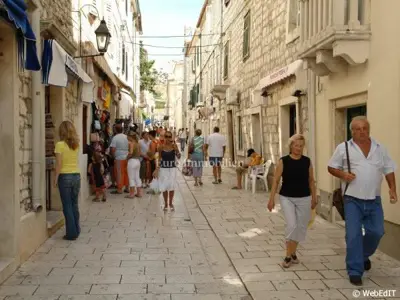 Kuća 290 m², Pag - centar, 6 spavaćih soba - 10