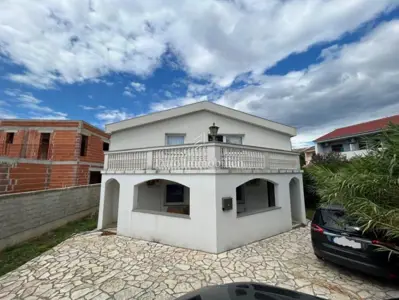 Kuća 290 m², Pag - centar, 6 spavaćih soba - 7