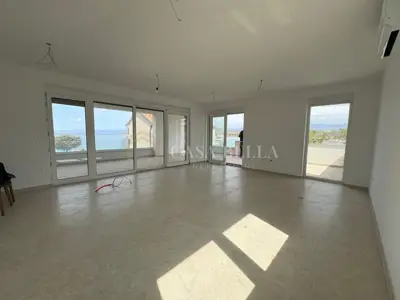Stan 139 m², Njivice - prvi red do mora