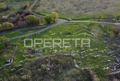 Građevinsko zemljište 971 m², Labin - mirna lokacija u prirodi