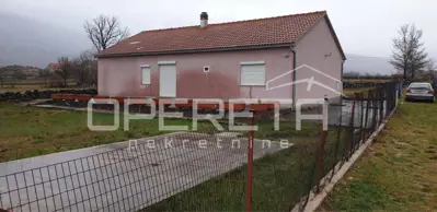 Obiteljska kuća 120 m² s velikom okućnicom u Modrićima