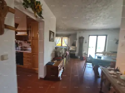 Prodaja velike stambene kuće, pogodne za investiciju, Medulin! - 14