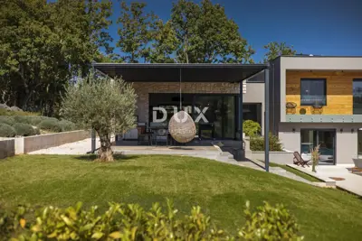 Vila 300 m², Motovun - 6 spavaćih soba i grijani infinity bazen - 11