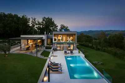 Vila 300 m², Motovun - 6 spavaćih soba i grijani infinity bazen - 2