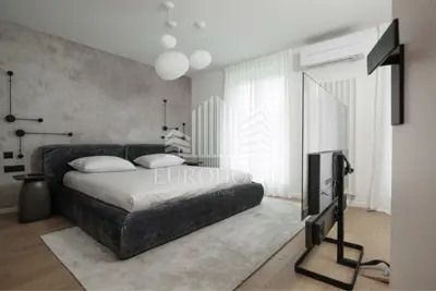 Dizajnerski uređen stan 151 m² terasa balkon garaža sauna - 11