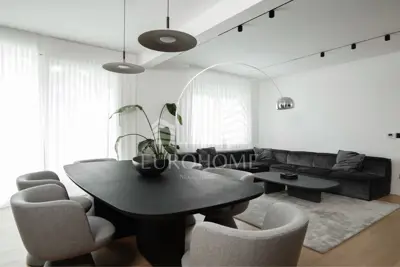 Dizajnerski uređen stan 151 m² terasa balkon garaža sauna