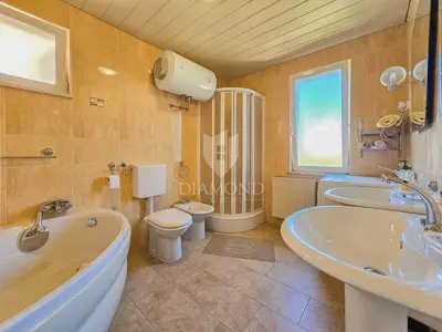 Haus 188 m², Umag - renoviert mit Hof - 17