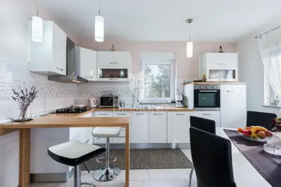 Kuća 200 m², Vodnjan okolica - bazen i privatnost - 9