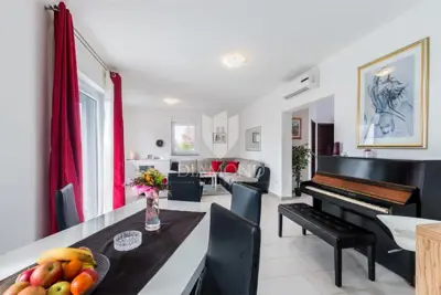 Kuća 200 m², Vodnjan okolica - bazen i privatnost - 5