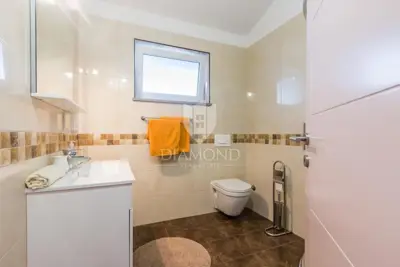 Kuća 200 m², Vodnjan okolica - bazen i privatnost - 14