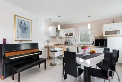 Kuća 200 m², Vodnjan okolica - bazen i privatnost - 6
