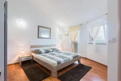 Kuća 200 m², Vodnjan okolica - bazen i privatnost - 16