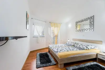 Kuća 200 m², Vodnjan okolica - bazen i privatnost - 13