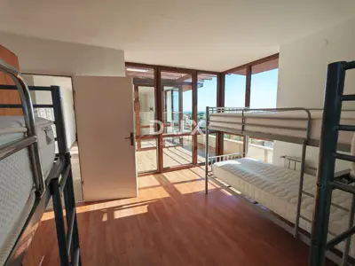 House 283 m², Ližnjan - 5 apartments and sea view