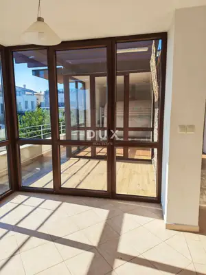 House 283 m², Ližnjan - 5 apartments and sea view - 8
