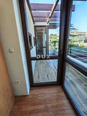 House 283 m², Ližnjan - 5 apartments and sea view - 2