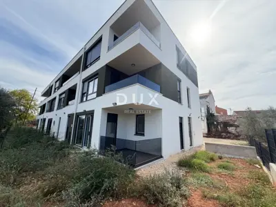 Apartment 55 m², Štinjan - garden 66 m² and terrace - 15